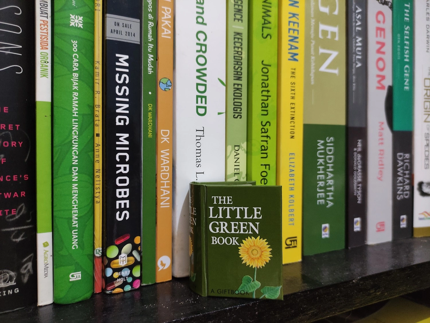 The Little Green Book Buku Mini Menjaga Bumi